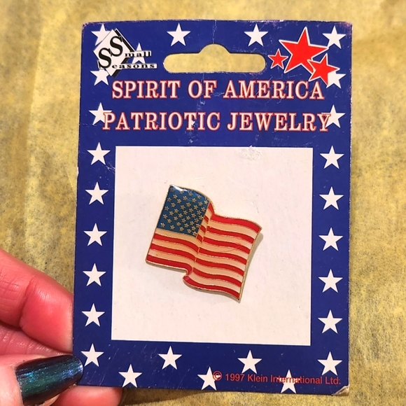 VINTAGE Spirit of America Patriotic Jewelry American Flag Pin NWT - Picture 1 of 6